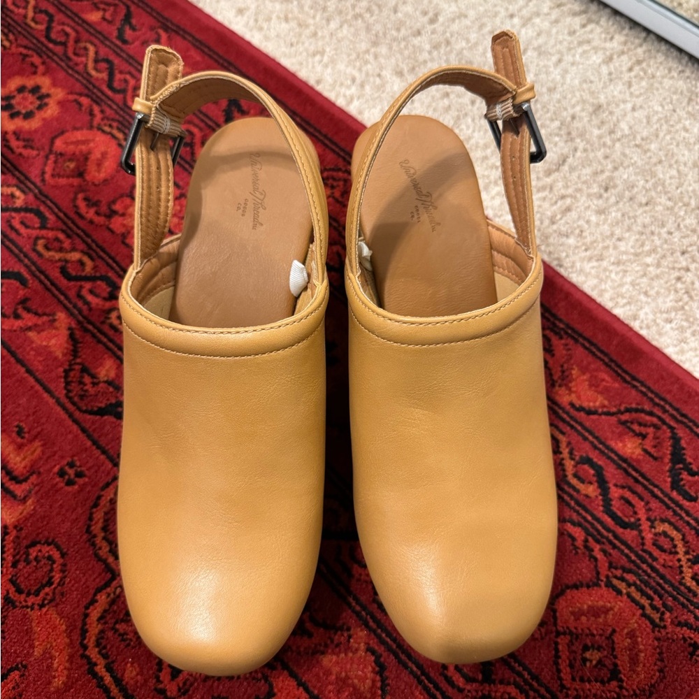 Universal Thread Platform Clogs - image 4